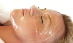 Lady having a Hydro Mask Treatment